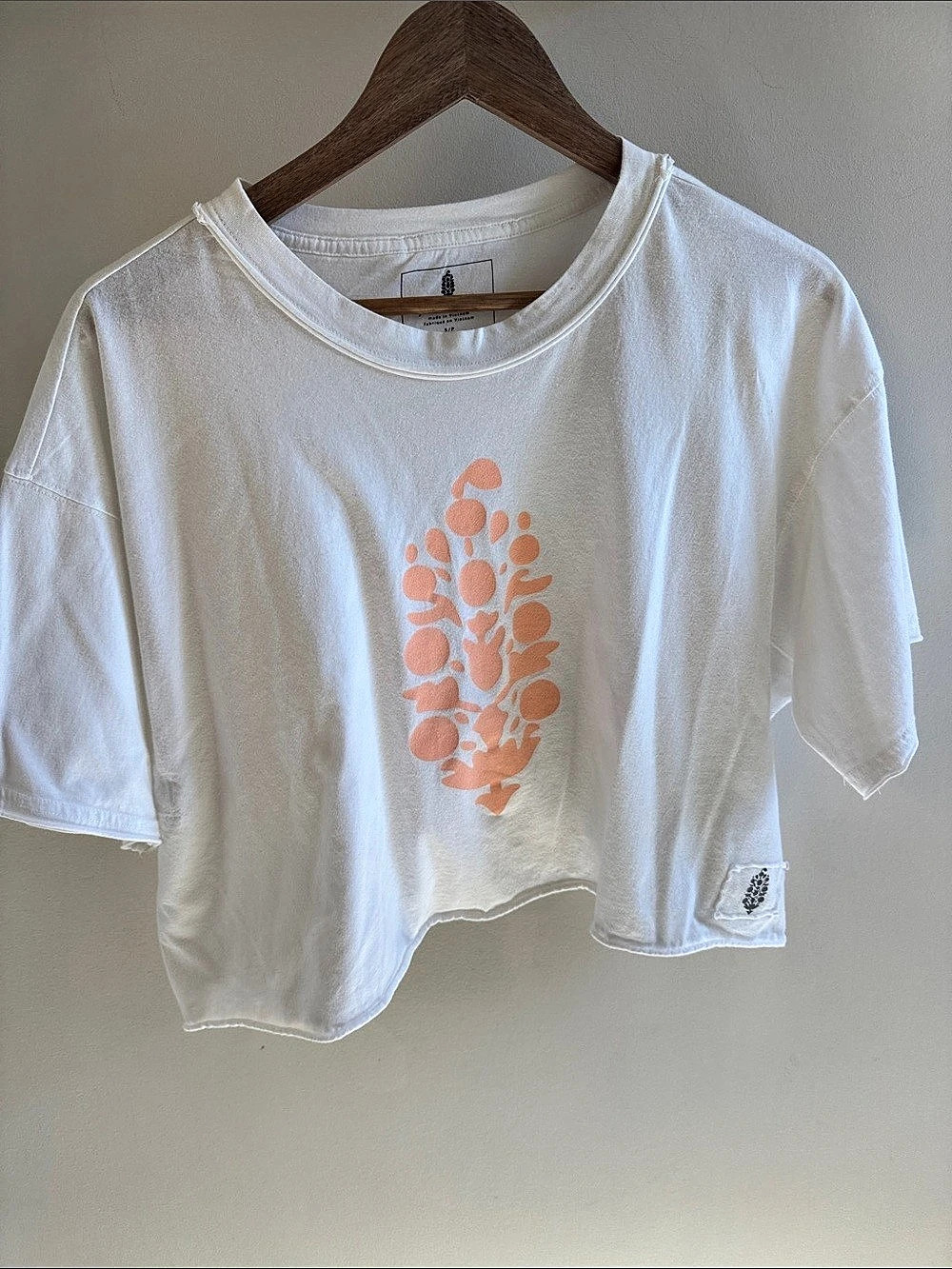 Free people Cropped Graphic Tee in White & Orange Like New